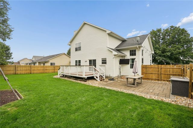 235 N 18th Ave, Hiawatha, IA 52233