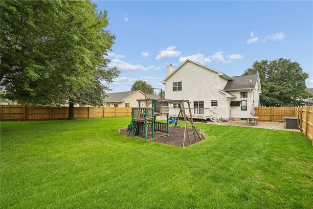 235 N 18th Ave, Hiawatha, IA 52233