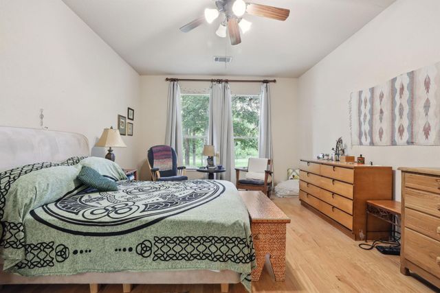 202 The Oaks Boulevard N, Elgin, TX 78621