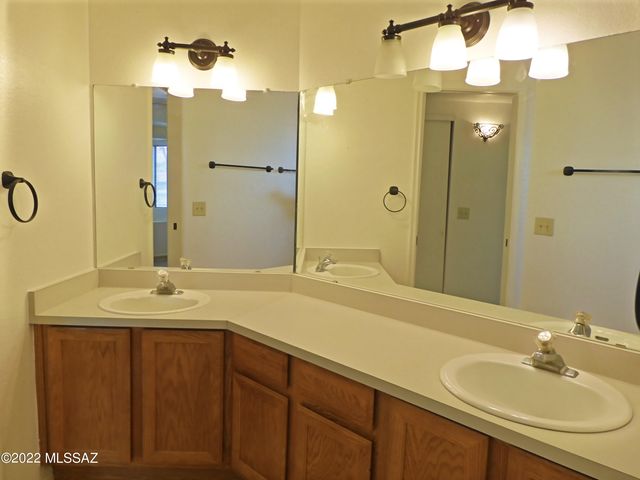 4776 W Rosebay Street, Tucson, AZ 85742