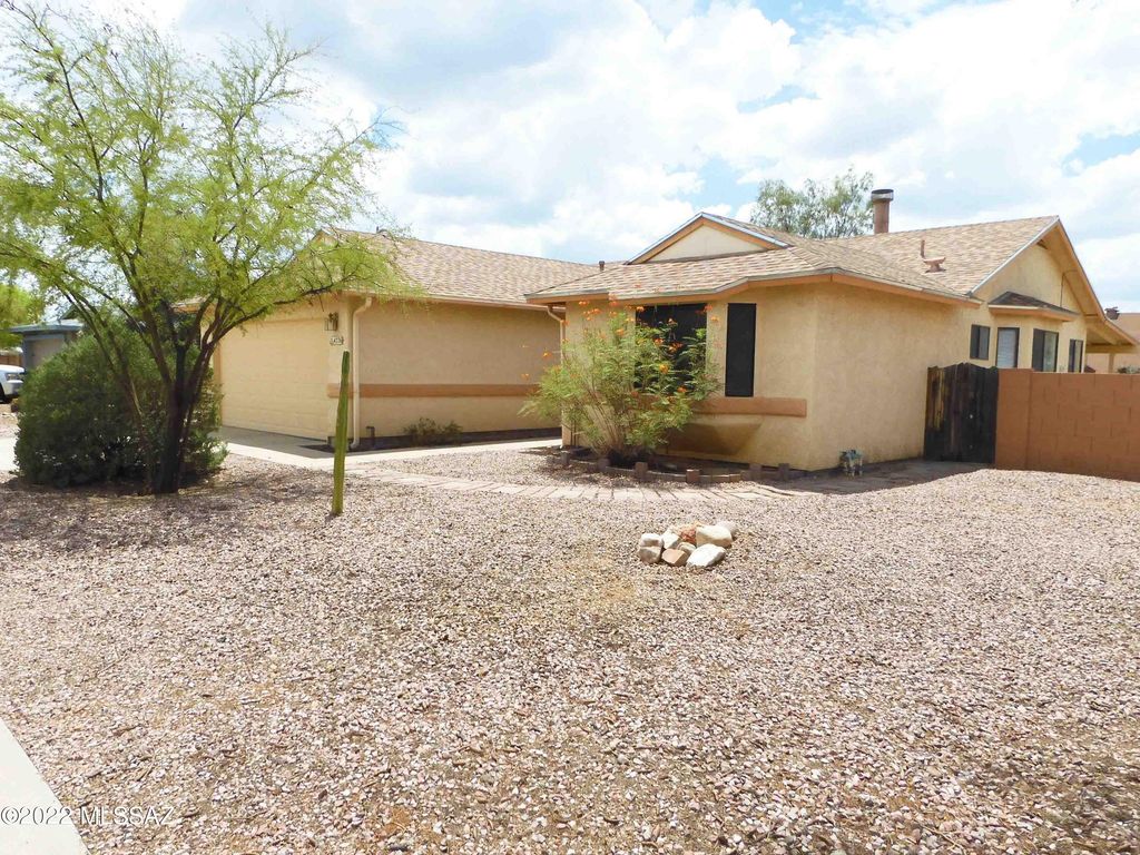 4776 W Rosebay Street, Tucson, AZ 85742