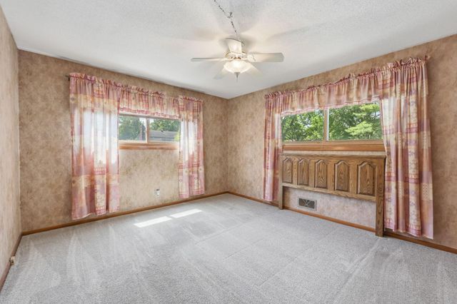 3019 Wheeler Street N, Roseville, MN 55113