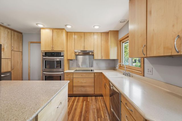 3019 Wheeler Street N, Roseville, MN 55113