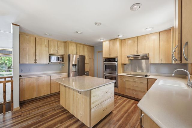 3019 Wheeler Street N, Roseville, MN 55113