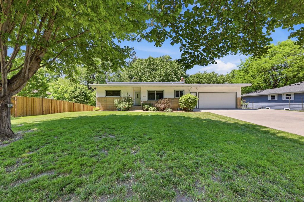 3019 Wheeler Street N, Roseville, MN 55113