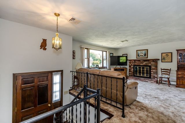 21 Evergreen Drive, Swansea, MA 02777