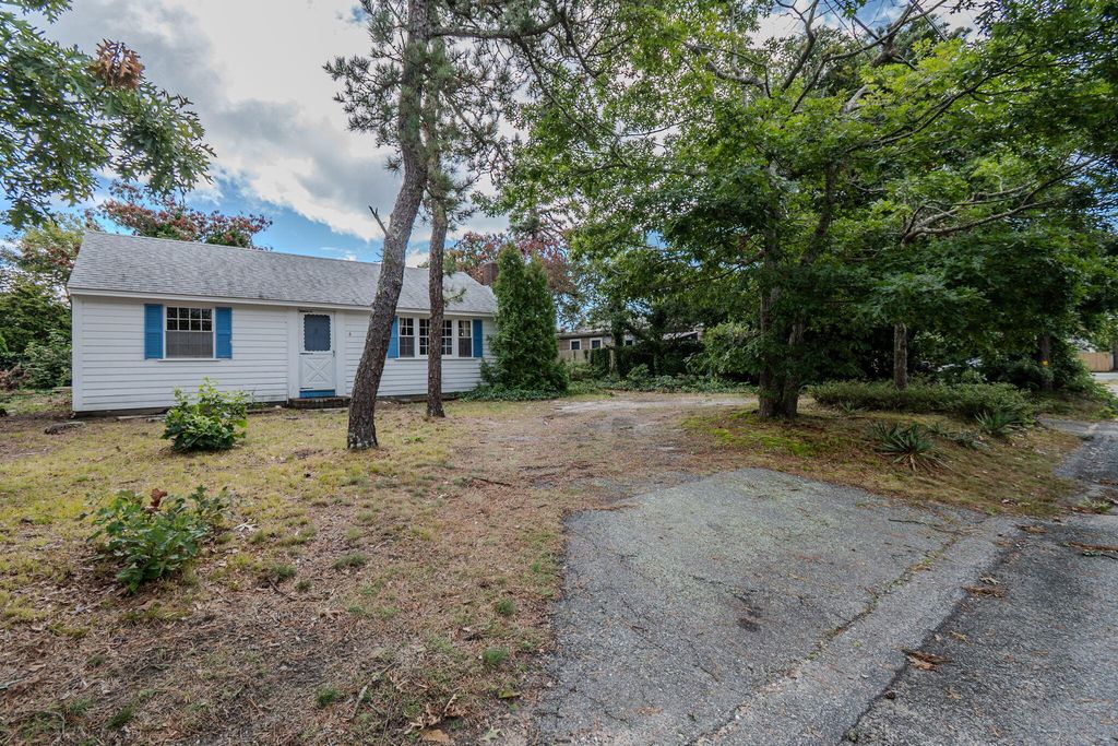 6 Kibby Lane, Dennis Port, MA 02639