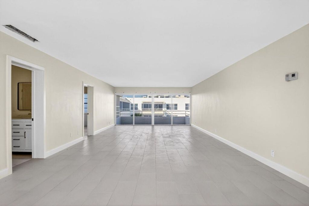 Image 11 of property listing at 2701 S Ocean Boulevard 47, Highland Beach, FL 33487