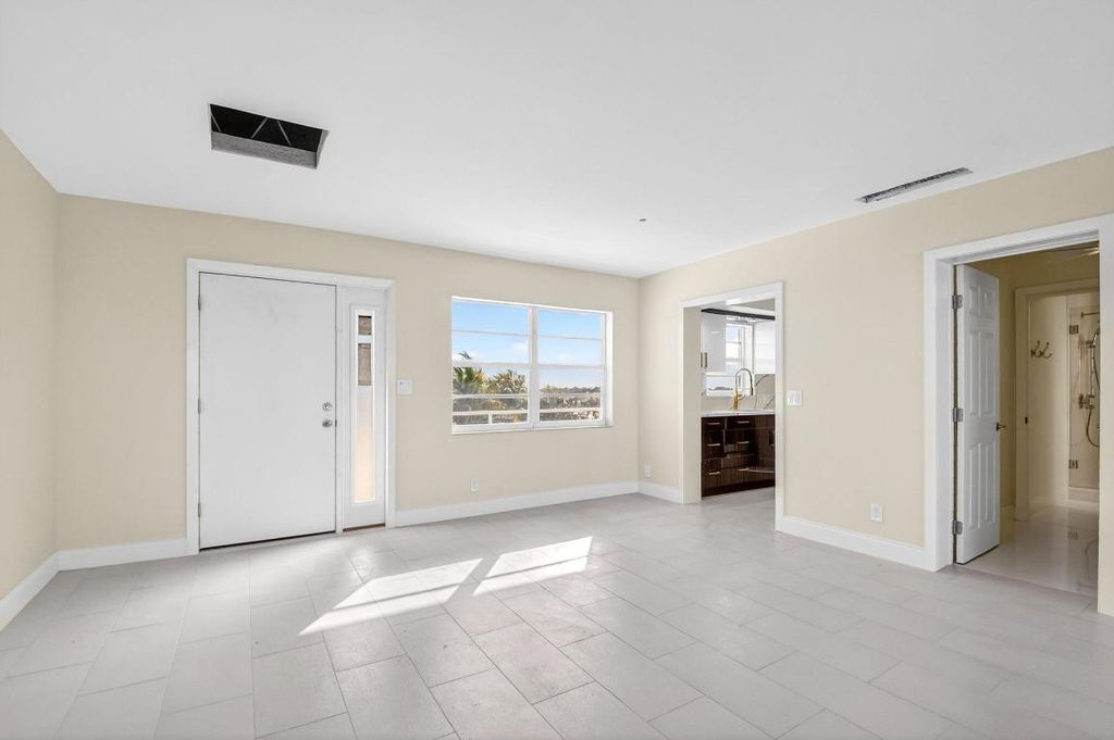 Image 15 of property listing at 2701 S Ocean Boulevard 47, Highland Beach, FL 33487