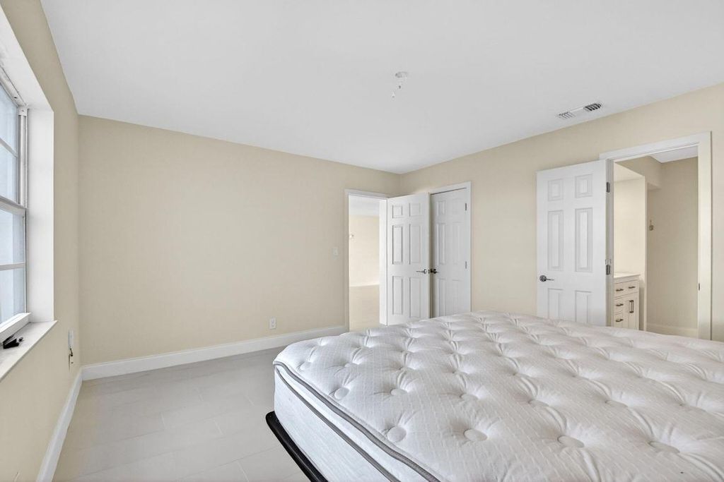 Image 18 of property listing at 2701 S Ocean Boulevard 47, Highland Beach, FL 33487