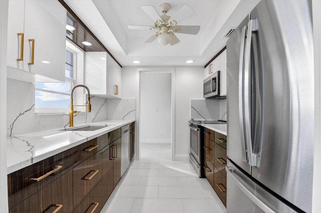 Image 6 of property listing at 2701 S Ocean Boulevard 47, Highland Beach, FL 33487