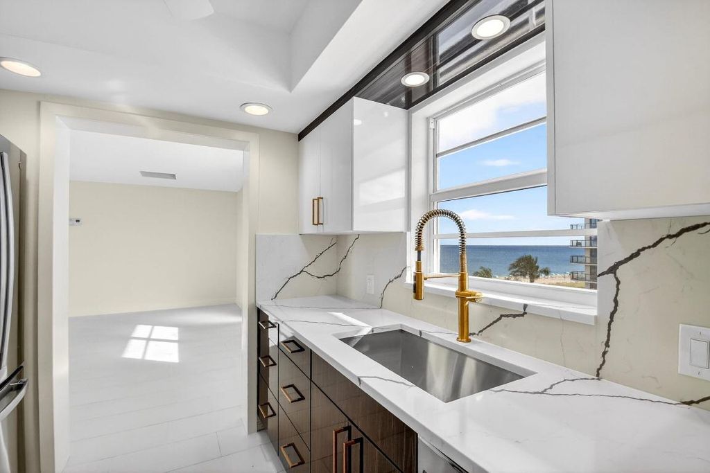 Image 7 of property listing at 2701 S Ocean Boulevard 47, Highland Beach, FL 33487