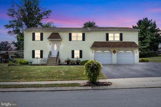 2461 HEATHER RD, York, PA 17408