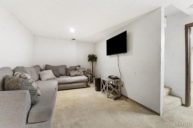 12155 Kingshead Drive, Florissant, MO 63033