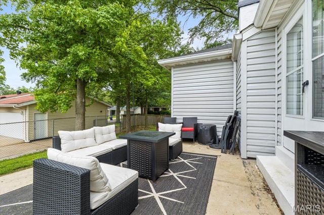 12155 Kingshead Drive, Florissant, MO 63033