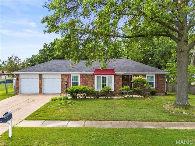 12155 Kingshead Drive, Florissant, MO 63033