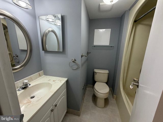132 LEEDOM WAY, Newtown, PA 18940