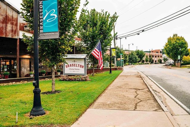 383 Scarlett Rose Way, Hoschton, GA 30548