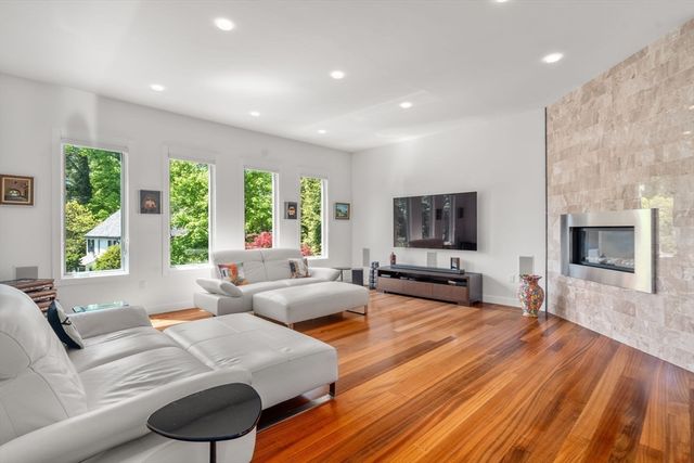 17 Edge Hill Rd, Newton, MA 02467