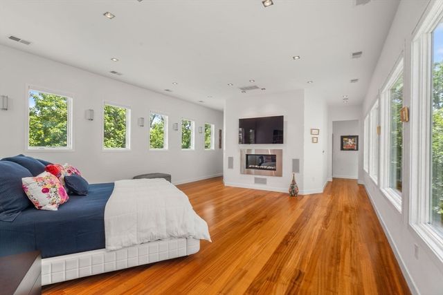 17 Edge Hill Rd, Newton, MA 02467