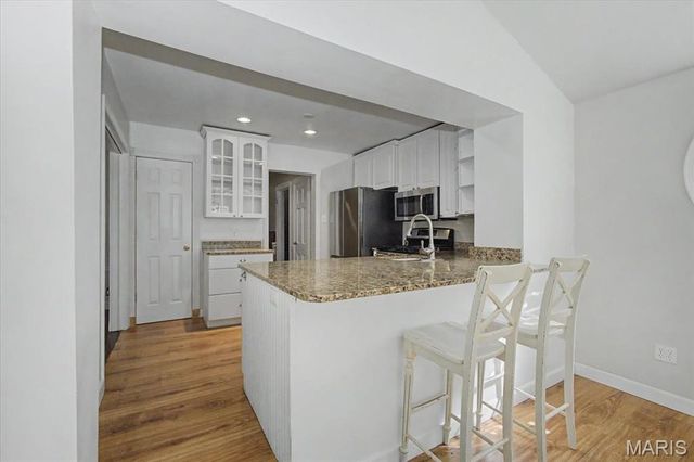 12 Beverly Drive, Olivette, MO 63132