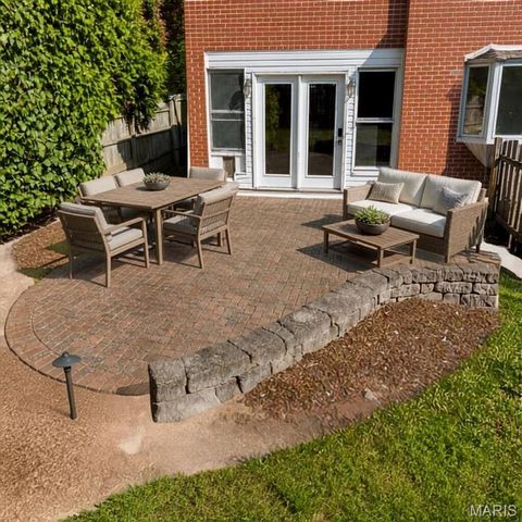 12 Beverly Drive, Olivette, MO 63132