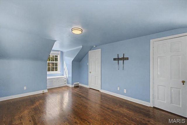 12 Beverly Drive, Olivette, MO 63132