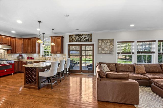 6 Ridge Court, Center Moriches, NY 11934