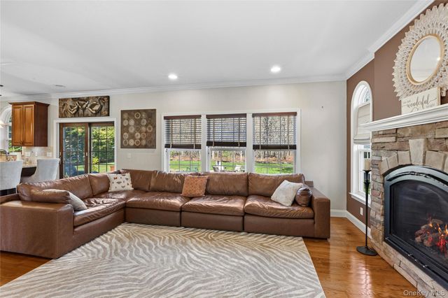 6 Ridge Court, Center Moriches, NY 11934