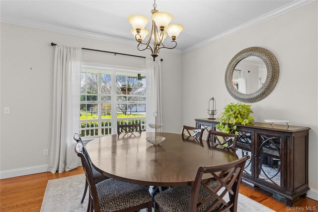 6 Ridge Court, Center Moriches, NY 11934