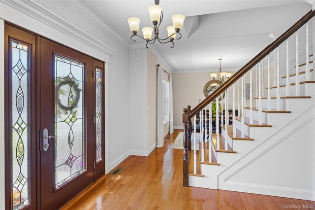 6 Ridge Court, Center Moriches, NY 11934