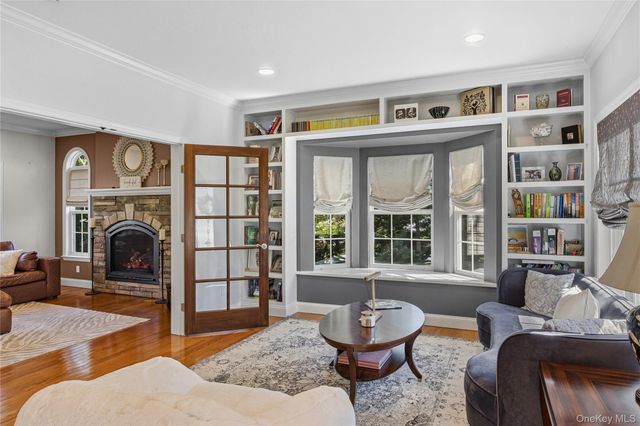 6 Ridge Court, Center Moriches, NY 11934