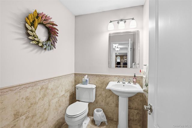 6 Ridge Court, Center Moriches, NY 11934