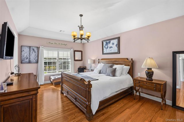 6 Ridge Court, Center Moriches, NY 11934