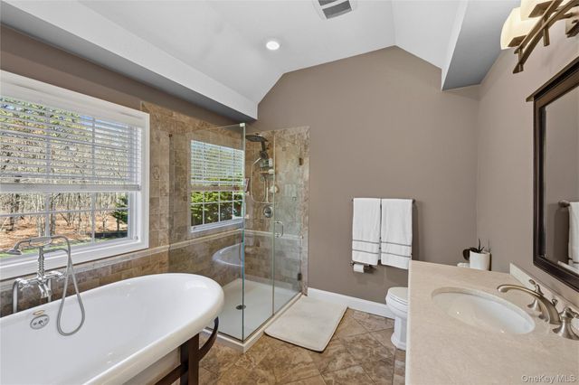 6 Ridge Court, Center Moriches, NY 11934