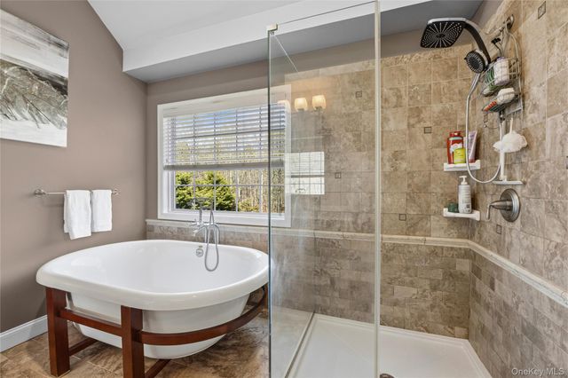 6 Ridge Court, Center Moriches, NY 11934