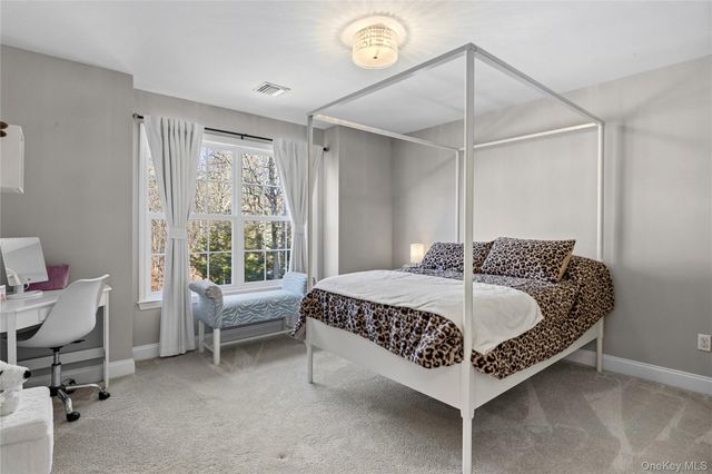 6 Ridge Court, Center Moriches, NY 11934