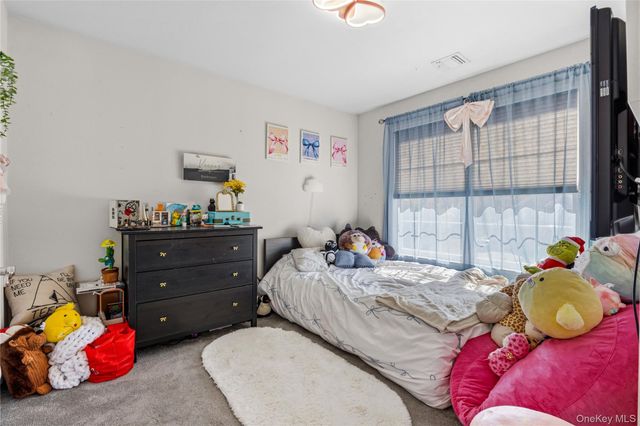 6 Ridge Court, Center Moriches, NY 11934