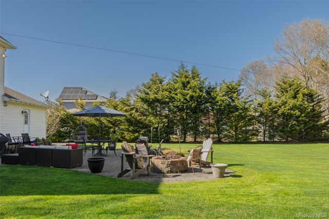 6 Ridge Court, Center Moriches, NY 11934