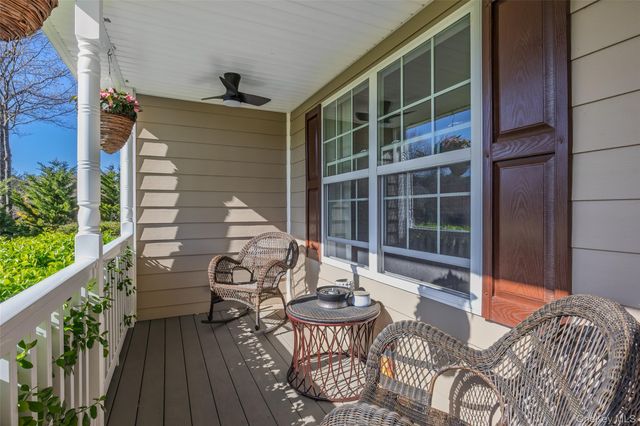 6 Ridge Court, Center Moriches, NY 11934