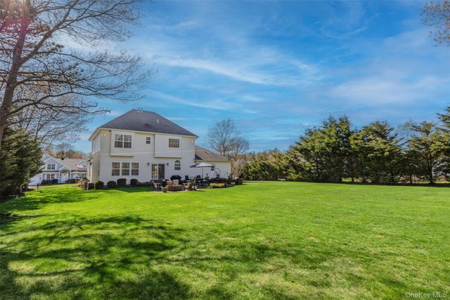 6 Ridge Court, Center Moriches, NY 11934