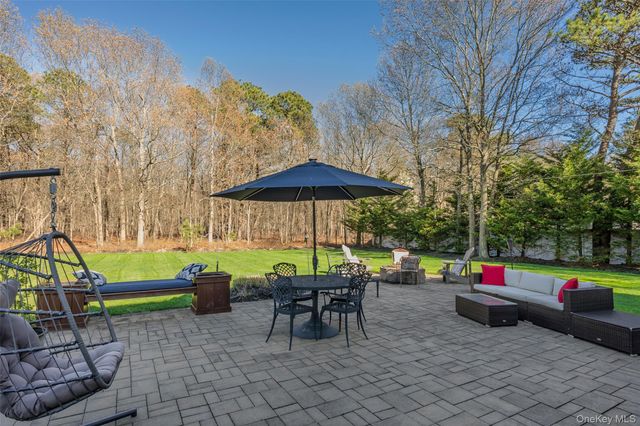 6 Ridge Court, Center Moriches, NY 11934