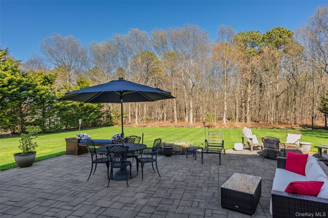 6 Ridge Court, Center Moriches, NY 11934