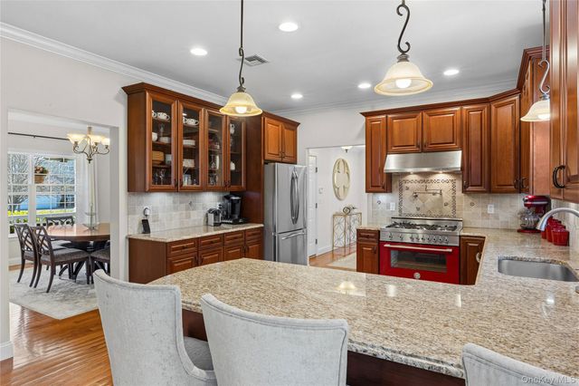 6 Ridge Court, Center Moriches, NY 11934