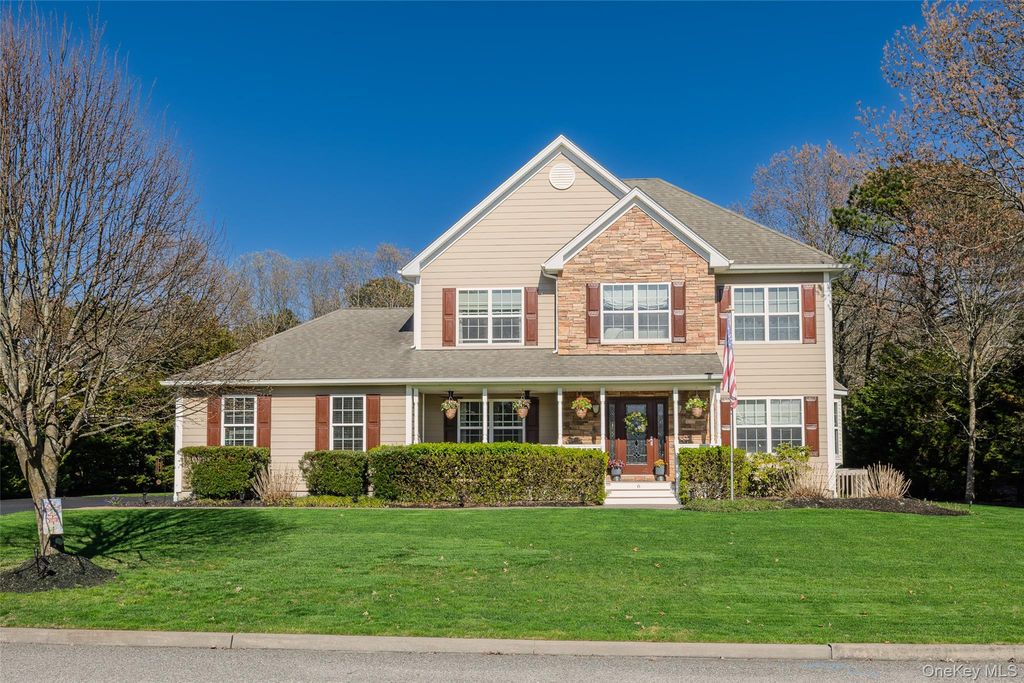6 Ridge Court, Center Moriches, NY 11934