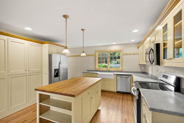 72 Joppa Hill Road, Bedford, NH 03110