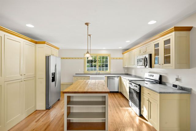 72 Joppa Hill Road, Bedford, NH 03110