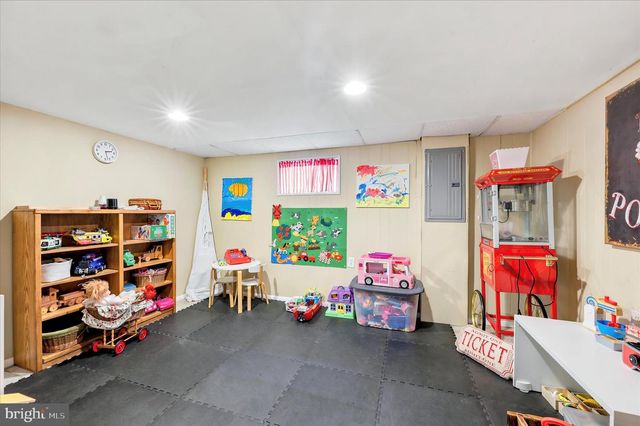 108 BALDWIN AVE, Ridley Park, PA 19078