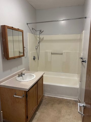 888 State Street 24, Springfield, MA 01109