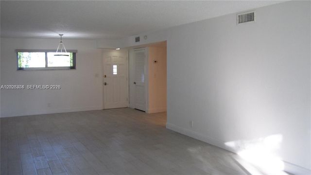 8911 S Hollybrook Blvd 106, Pembroke Pines, FL 33025